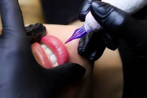 Phi Lips Contouring